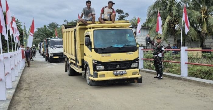 jembatan_ambruk_akibat_banjir_di_langkat_rampung_4000_warga_kembali_beraktivitas