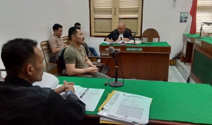 jpu_terima_vonis_34_bulan_penjara_untuk_eks_anggota_polda_sumut_yang_tipu_pedagang_babi