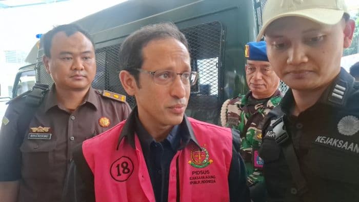 nadiem_makarim_didakwa_rugikan_negara_rp21_triliun