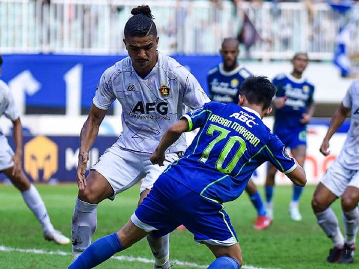 persik_kediri_vs_persib_bandung_berakhir_11_gol_menit_akhir_firly_gagalkan_kemenangan_maung_bandung