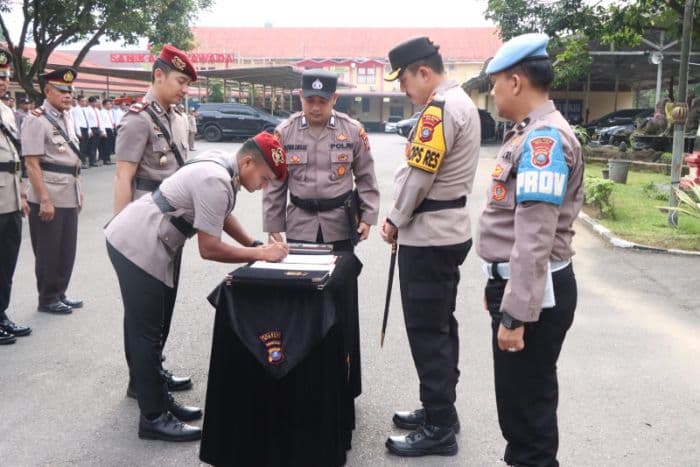 dua_kasat_dan_tiga_kapolsek_jajaran_polres_binjai_sertijab