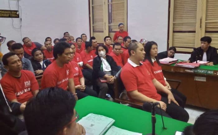 sidang_tuntutan_terhadap_5_terdakwa_kasus_pabrik_ekstasi_rumahan_ditunda