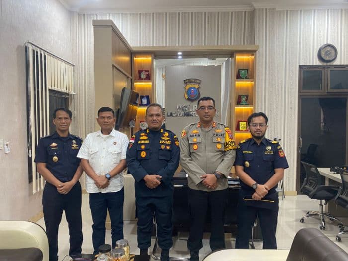 ungkap_peredaran_pita_cukai_rokok_palsu_bea_cukai_teluk_nibung_apresiasi_kapolres_labusel_