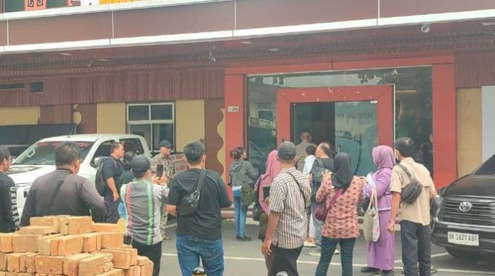 keluarga_tersangka_penganiayaan_ribut_di_polrestabes_medan_ada_apa_
