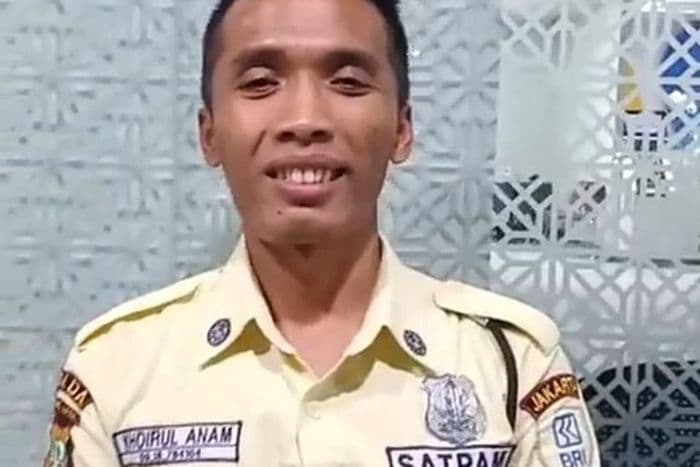 satpam_di_jakarta_raih_rekor_muri_berkat_13_karya_ilmiah_nasional_dan_internasional