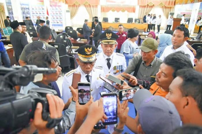 bupati_masinton_komit_berantas_pukat_trawl_dan_bom_ikan_di_tapteng