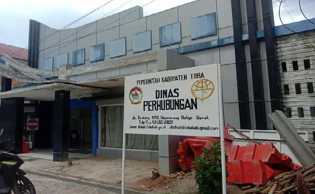 jelang_libur_lebaran_dishub_dan_polres_toba_minta_spbu_tertibkan_antrean_bbm_di_jalinsum