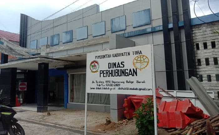 jelang_libur_lebaran_dishub_dan_polres_toba_minta_spbu_tertibkan_antrean_bbm_di_jalinsum