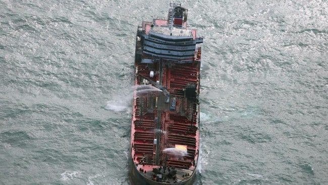 kapal_tanker_meledak_di_perairan_kuwait_