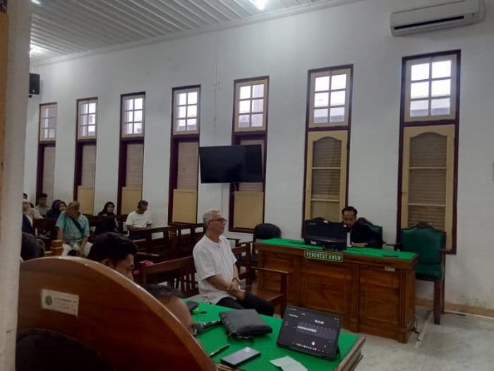kasus_korupsi_btt_mantan_kadinkes_batu_bara_divonis_lima_tahun_penjara