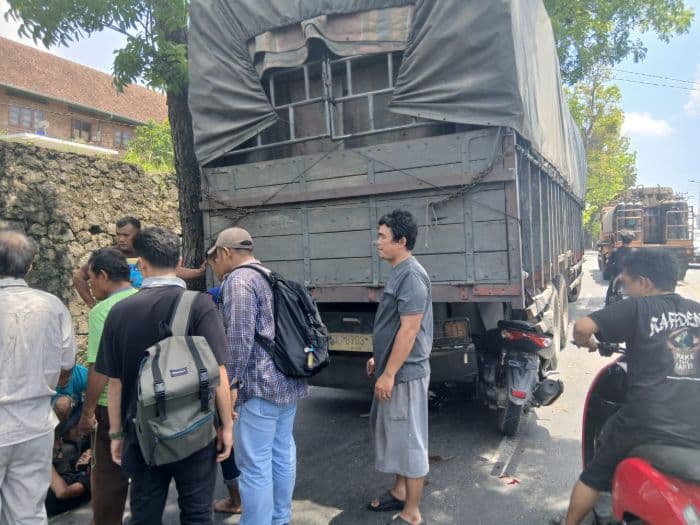 pengendara_motor_luka_parah_usai_tabrak_truk_fuso_berhenti_di_siantar_martoba