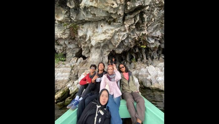destinasi_tersembunyi_wisata_goa_babaliang_sajikan_panorama_indah_danau_toba