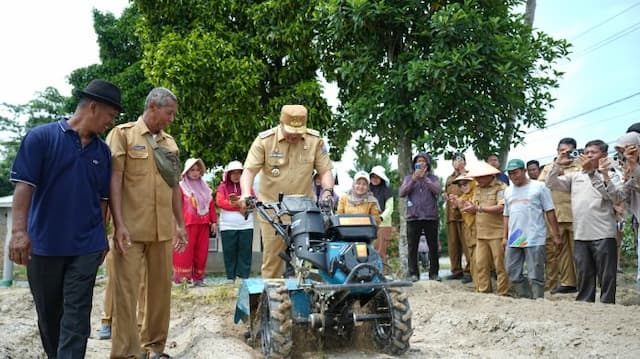 bupati_deli_serdang_teknologi_pertanian_kunci_tingkatkan_hasil_dan_lindungi_petani