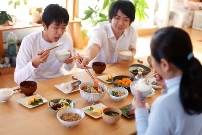 kebiasaan_makan_orang_jepang_yang_bikin_panjang_umur