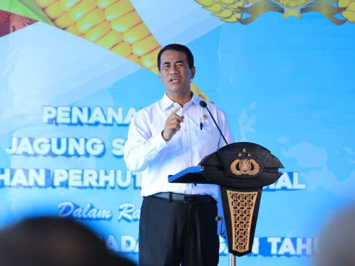 menteri_pertanian_pangkas_harga_pupuk_20_persen