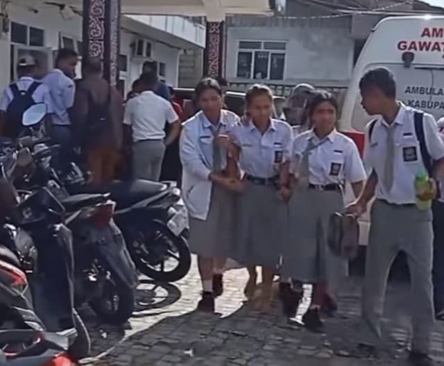 puluhan_siswa_sman_1_sumbul_dairi_kesurupan