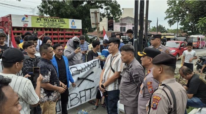 demo_mahasiswa_binjai_desak_kejari_usut_korupsi_rp208_m
