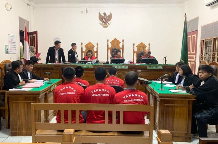 lima_pemuda_medan_didakwa_jadi_kurir_46_kg_ganja_terancam_hukuman_berat