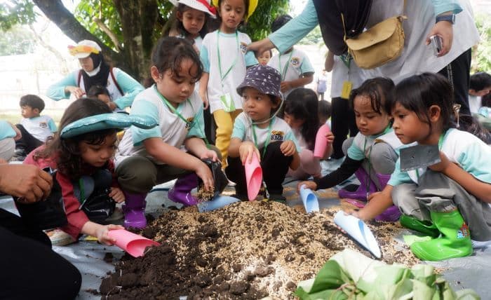 outing_class_jadi_media_pembelajaran_seru_anak_usia_dini_lewat_kegiatan_berkebun