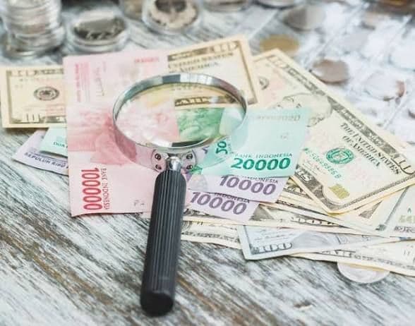 ekonom_prediksi_rupiah_bisa_tembus_rp25000_per_dolar_as_pada_akhir_2026_ini_penyebabnya