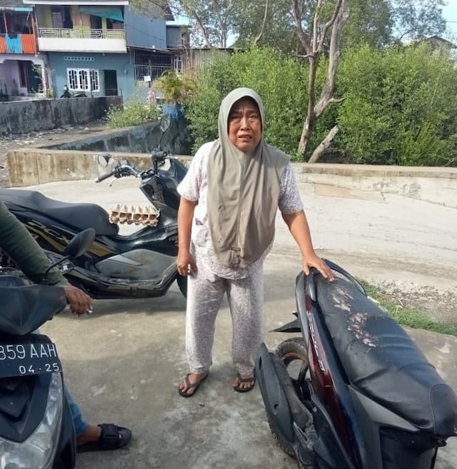 nenek_penjual_bakso_bakar_di_belawan_jadi_korban_begal_modal_dagangan_rp15_juta_raib
