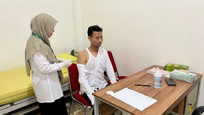 pemberian_vaksin_campak_nakes_tak_ganggu_pelayanan_di_rsu_haji_medan_