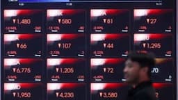 rupiah_kian_terpuruk_ke_rp18050_per_dolar_as_dan_ihsg_amblas