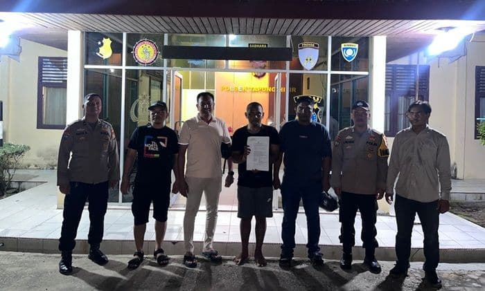 sempat_buron_hampir_setahun_terduga_pembakar_gudang_papan_bunga_di_sergai_ditangkap_di_riau