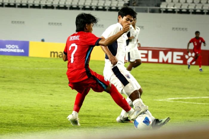 timnas_thailand_amankan_posisi_di_grup_b_singapura_kalah_04_