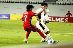 timnas_thailand_amankan_posisi_di_grup_b_singapura_kalah_04_