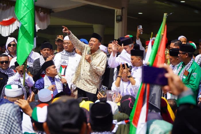 aksi_bela_palestina_di_langkat_ondim_dan_ustad_husein_turun_ke_jalan