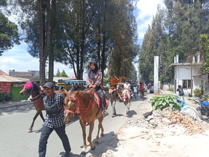wisatawan_padati_berastagi_saat_libur_sekolah_hotel_dan_destinasi_alam_jadi_favorit