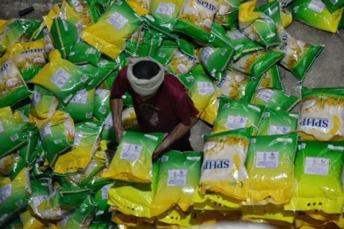 beras_sphp_kosong_di_ritel_modern_bulog_sumut_ungkap_sebabnya