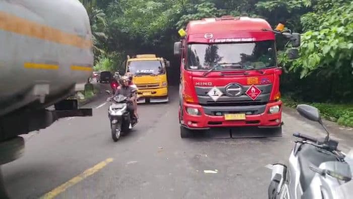 ini_penyebab_kemacetan_panjang_di_jalur_medanberastagi