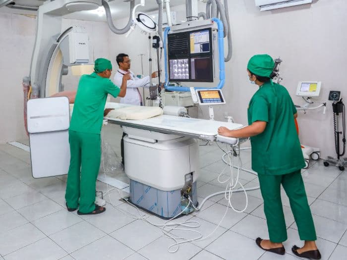 penuhi_standar_bpjs_layanan_cathlab_rsud_djasamen_saragih_kembali_beroperasi