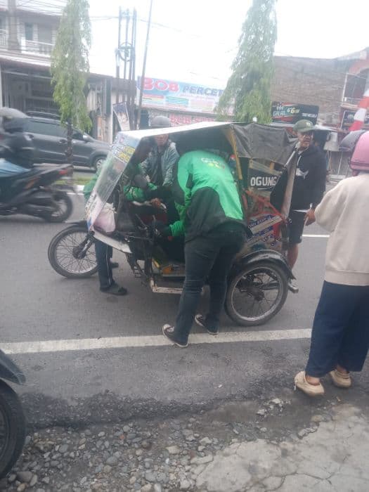 sepeda_motor_milik_ojol_tuna_rungu_digasak_maling_saat_kecelakaan