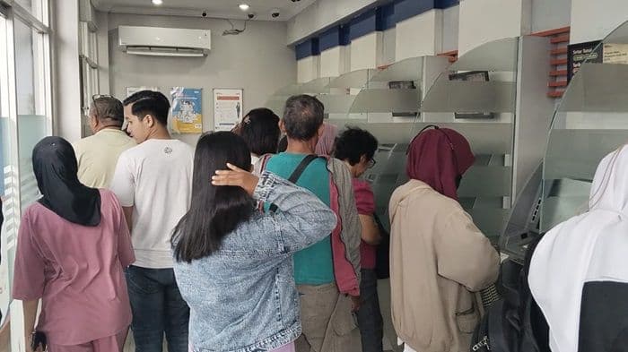 nasabah_kecewa_mesin_atm_bri_tebing_tinggi_kosong_saat_tarik_tunai