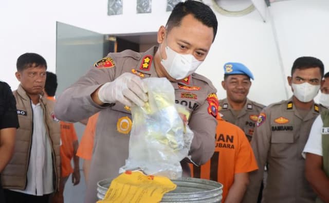 polres_batu_bara_musnahkan_hampir_2_kilogram_sabu_sitaan_dari_kurir_narkoba_