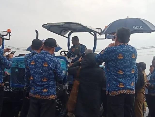 bigman_luruskan_isu_penguasaan_alsintan_tegaskan_untuk_kepentingan_petani_toba_