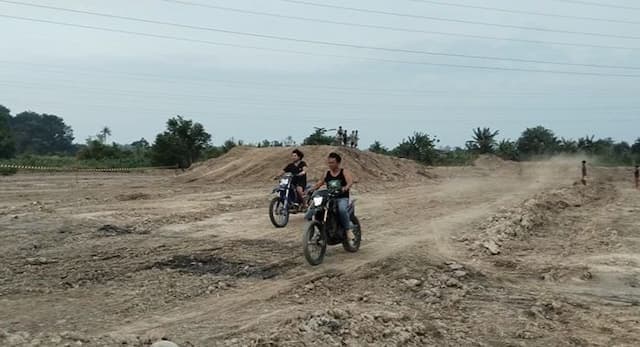 sirkuit_motocross_di_tebingtinggi_jadi_arena_hiburan_sekaligus_tekan_balapan_liar_