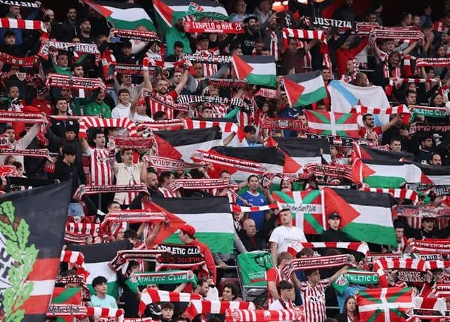 athletic_bilbao_bawa_11_pengungsi_palestina_ke_tengah_lapangan_san_mames