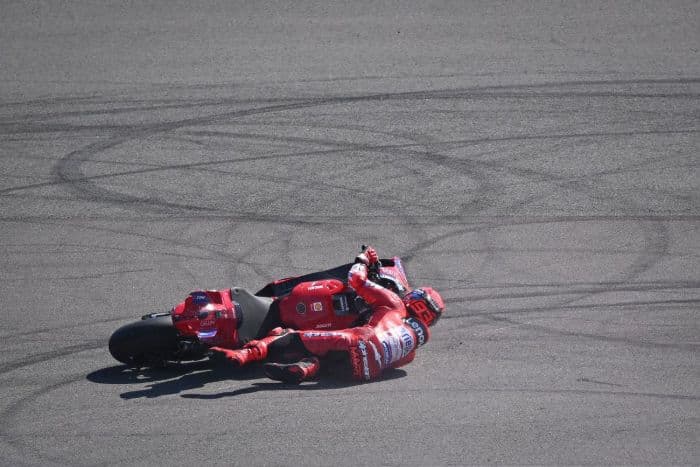 marc_marquez_patah_tulang_bahu