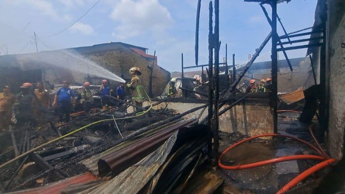 dua_rumah_terbakar_di_tanjung_rejo_tiga_kk_kehilangan_tempat_tinggal