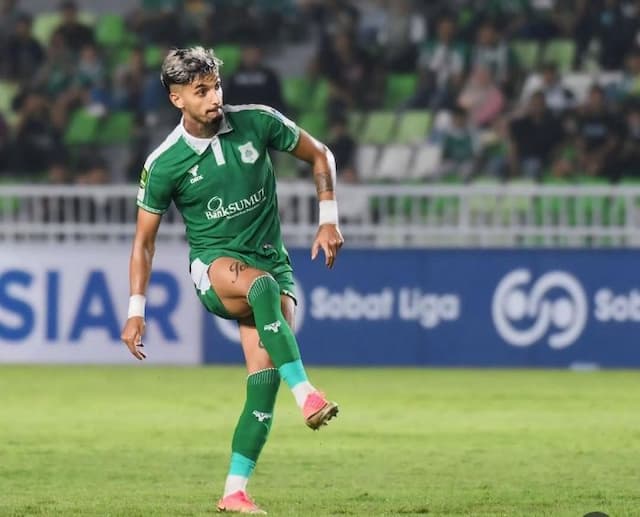 jadi_algojo_bola_mati_psms_dua_dari_empat_gol_phillerson_dari_free_kick