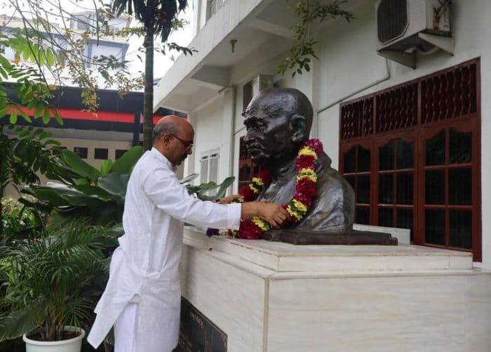 peringati_gandhi_jayanti_konjen_india_tekankan_pesan_perdamaian_dan_tanpa_kekerasan