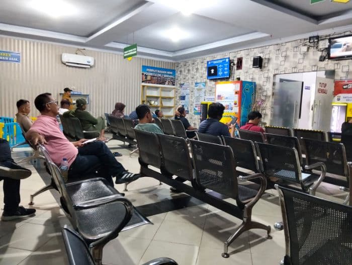 warga_keluhkan_pelayanan_perpanjangan_sim_di_satpas_polresta_deli_serdang_hingga_empat_jam
