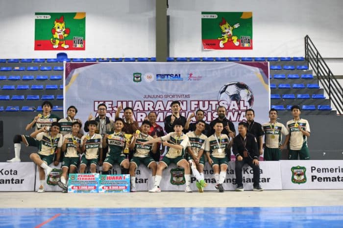 kalahkan_fkip_nommensen_stikom_tunas_bangsa_juara_futsal_piala_ketua_dprd_siantar