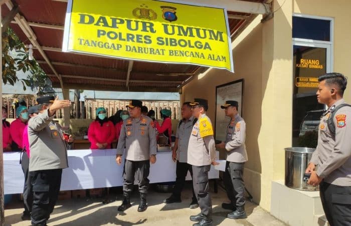 kapolda_sumut_tinjau_sibolga_untuk_memastikan_pasokan_bbm_dan_penanganan_korban_berjalan_lancar