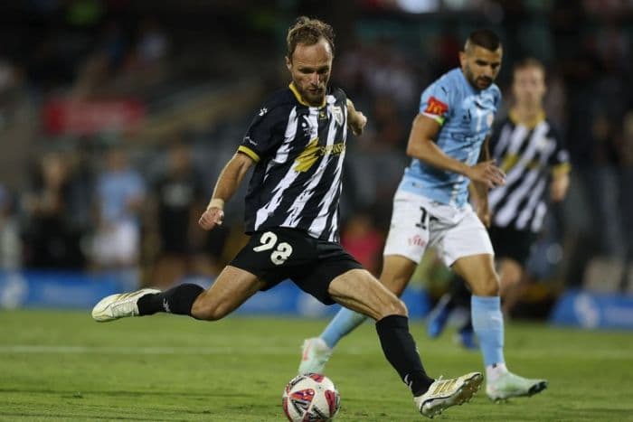 macarthur_fc_vs_melbourne_victory_berjalan_ketat_babak_pertama_berakhir_tanpa_gol