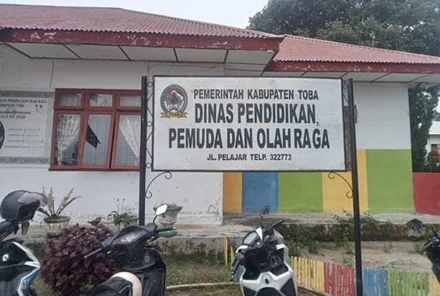 pemkab_toba_beri_beasiswa_bagi_pelajar_sdsmp_yang_lolos_ke_sma_unggul_jumlah_penerima_terus_bertambah